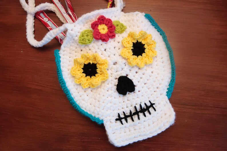 Crochet Halloween Bag, Skull Pattern, Halloween Crochet Patterns, Sugar Skull Pattern, Halloween Candy Bags, Crochet Bag Pattern 65 image 3