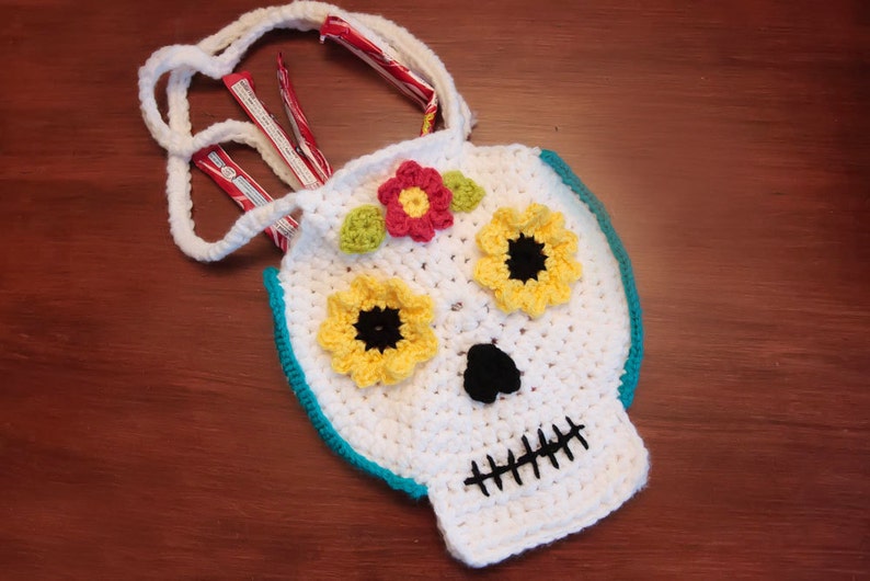 Crochet Halloween Bag, Skull Pattern, Halloween Crochet Patterns, Sugar Skull Pattern, Halloween Candy Bags, Crochet Bag Pattern 65 image 4