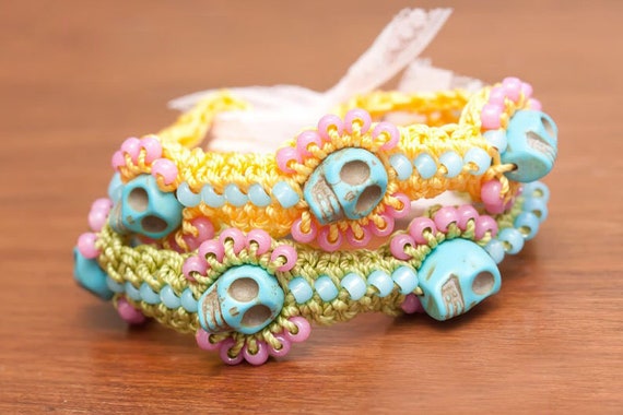 Jewelry Tutorial, Sugar Skull Bracelet, Crochet With Beads Pattern, Easy Crochet Pattern, Bead Jewelry Tutorials, Sugar Skull Jewelry (19)