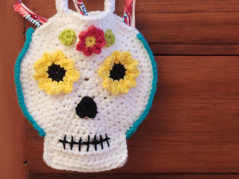 Decorative Skull Candy Bag crochet pattern listing photo by velvetheartpatterns