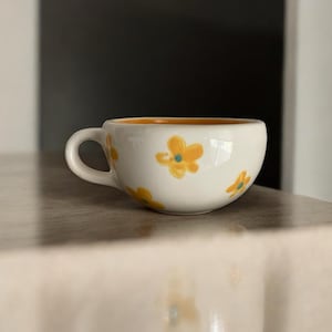 Daisy floral cappuccino cup