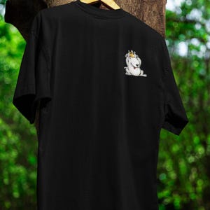 Camiseta Unisex con Diseño de Perro Estilo Cartoon – Colores Vivos – Blanco o Negro