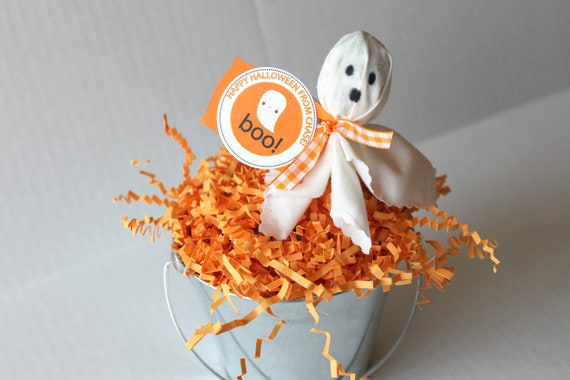 Halloween favor, halloween treat (set of 18) for classroom treats, trick or treaters, coworkers - Blow pop, tootsie pop favor, sucker favor