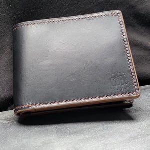 Cartera grande plegable hecha a mano, de cuero italiano completo, totalmente forrada, con capacidad para más de 16 tarjetas.