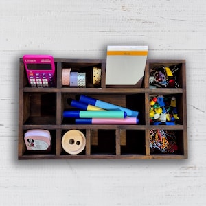 Bandeja rústica de madera para organizar tu escritorio: mantén tu espacio de trabajo ordenado y con estilo. ¡Ideal como regalo de decoración para el hogar!