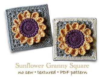 Può includere: Due quadrati Granny all'uncinetto con disegni di girasoli. Ogni quadrato presenta un centro viola, petali gialli e un bordo grigio. Il testo "Sunflower Granny Square" è sotto.
