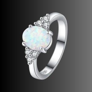 Anillo de compromiso de ópalo blanco moderno para mujer / Joyería clásica de boda con cristal ovalado