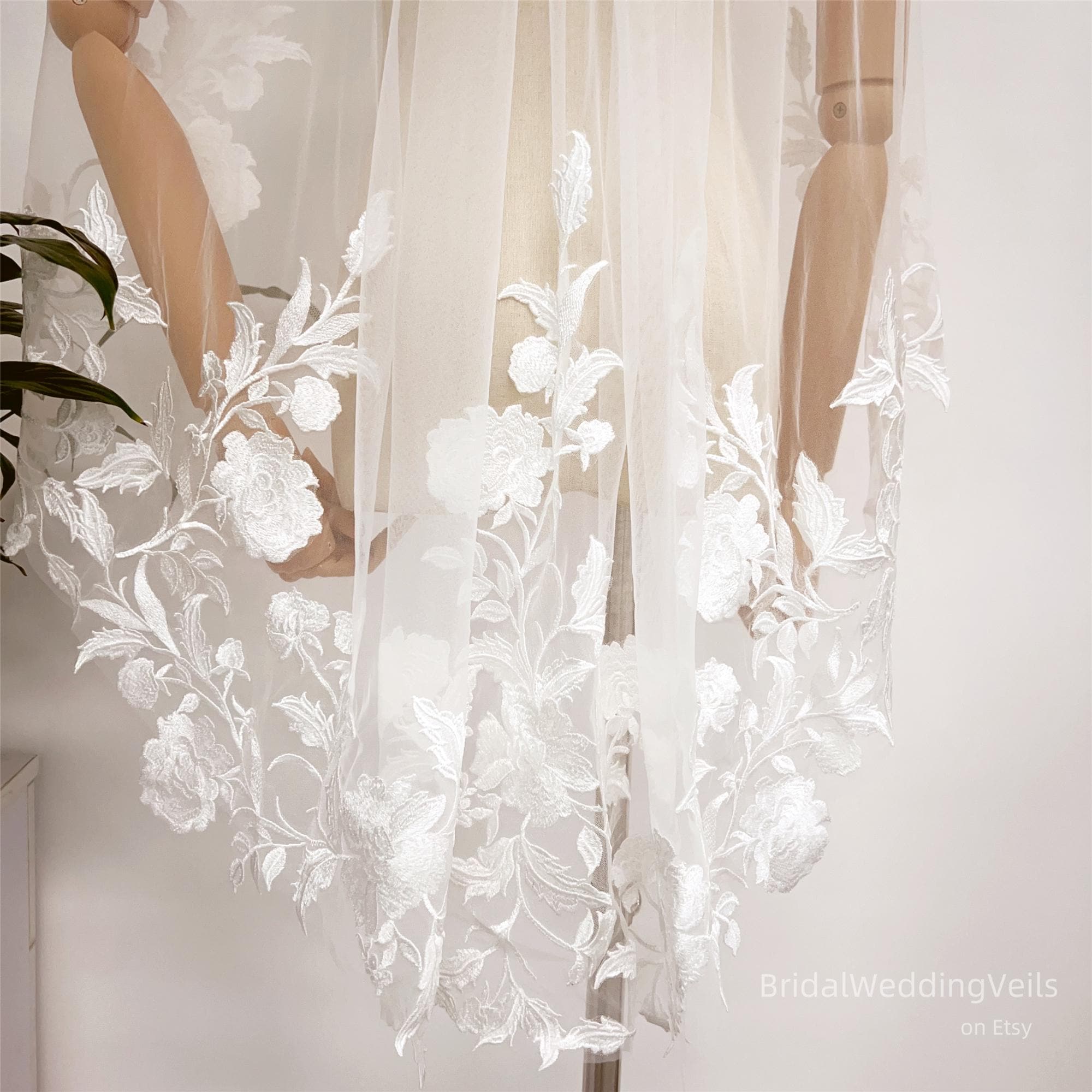 New Beautiful fingertip lace & sequin edged veil Perfect Bridal Ivory Single Tier Silver Beaded Edge  main image 4