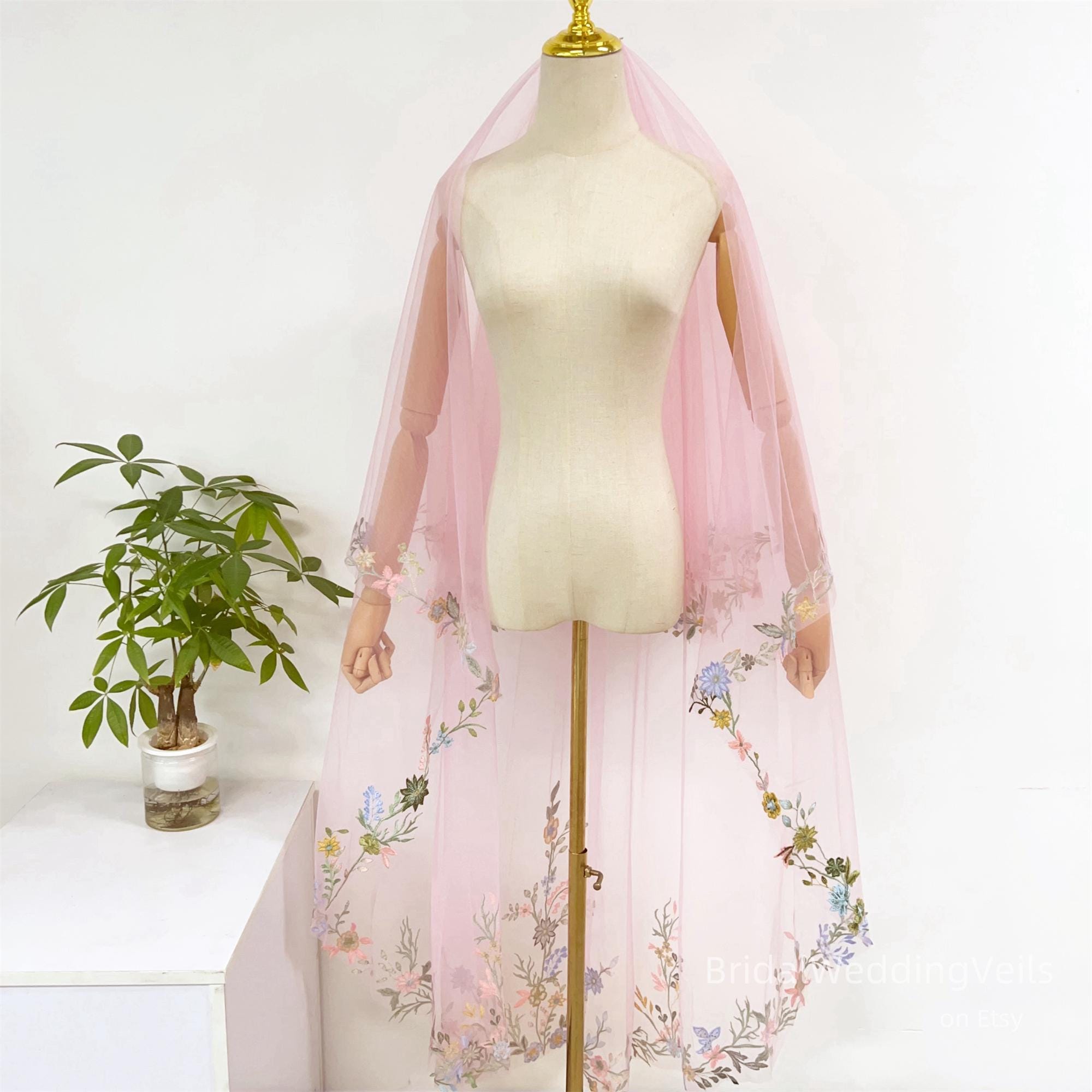 Floral Embroidery Wedding Veil: Pink Tulle Cathedral Veil  display picture 3