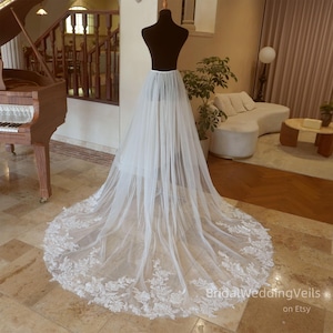 Embroidery Lace Bridal Overskirt: Detachable Wedding Train