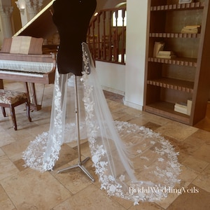 Glanzend gebloemd kant overrok voor bruiloft: kant met pailletten, afneembare overlay voor kapel/kathedraal Bridal