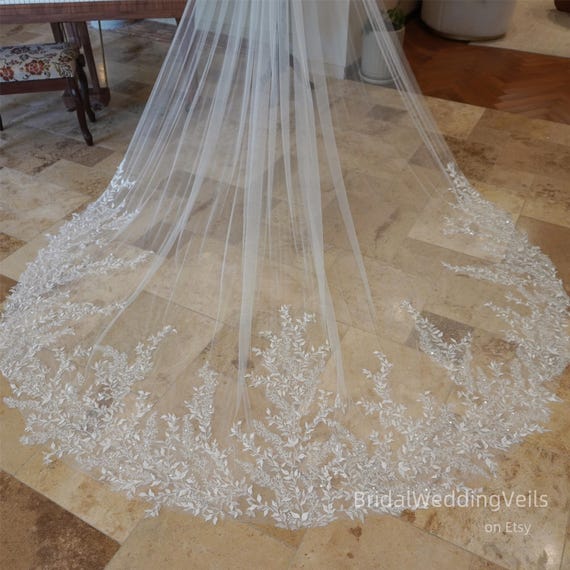 Sheer Lace-Edged Bridal Veil in Ivory Jacqueline Sheer French lace scallop Cathedral veil Ivory main image 3