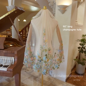 Véu de noiva de renda com bordado colorido de flores silvestres, comprimento até a ponta dos dedos, véu de tule, véu de fada, véu exclusivo personalizado. imagem 4