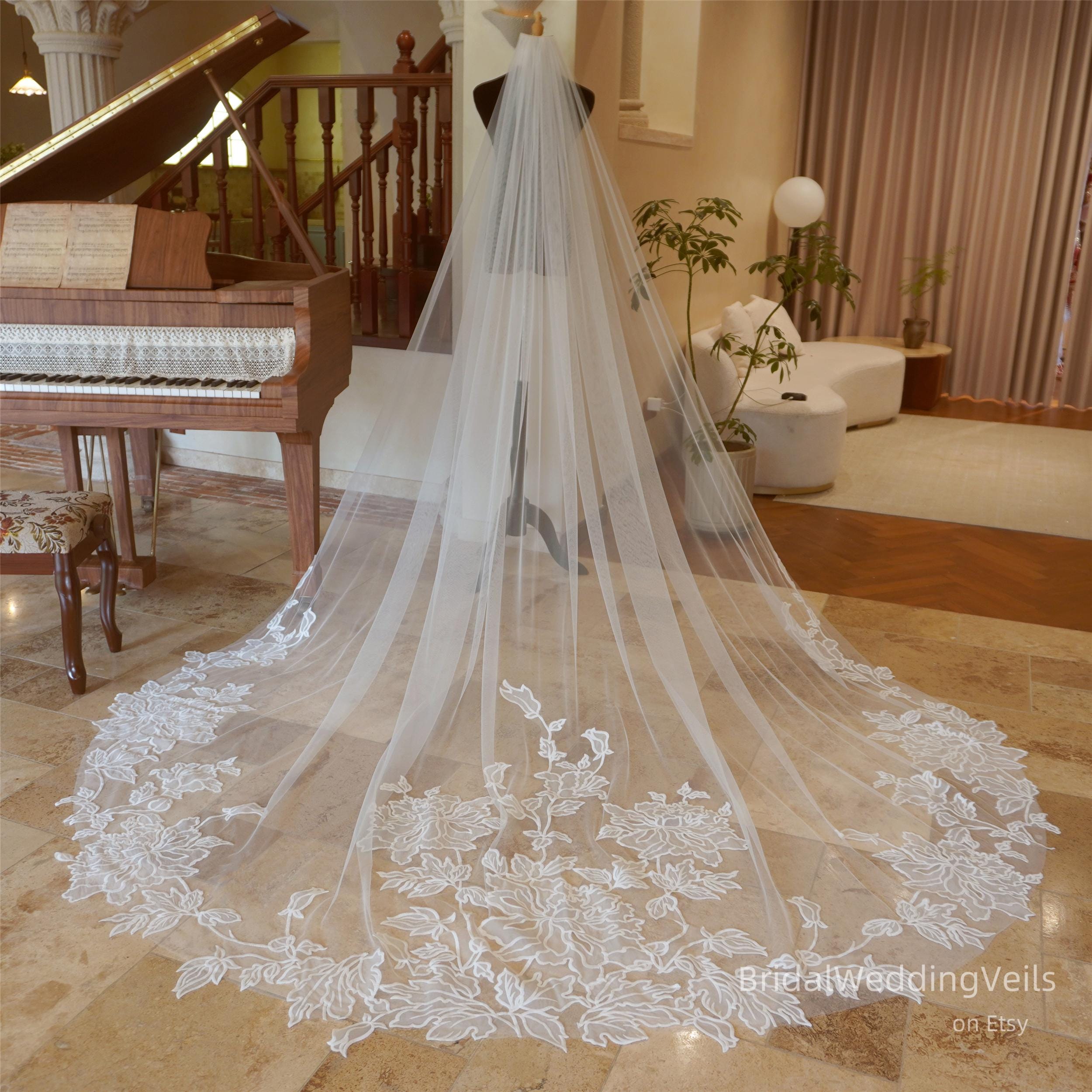 Light Ivory Cathedral Veil with flower details 300 cm long Double Comb Floral Cathedral Length Bridal Wedding Veil main image 3