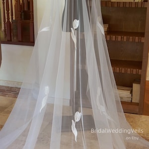 Tulip Appliqué Floral Cathedral Wedding Veil, Soft Tulle Floral Bridal Veil,Elegant Veils,Minimalist Veil