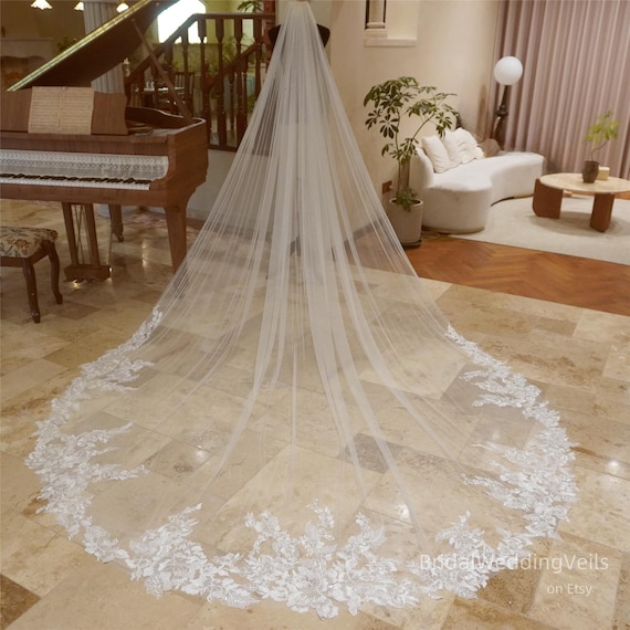 Ivory Cathedral Long Wedding Veil Embroidery Flower Lace  display picture 1