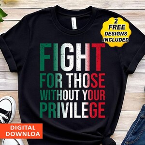 Może przedstawiać: Czarna koszulka z napisem "FIGHT FOR THOSE WITHOUT YOUR PRIVILEGE" w kolorach zielonym, białym i czerwonym. Żółta naklejka wskazuje "2 FREE DESIGNS INCLUDED". Pomarańczowa naklejka mówi "DIGITAL DOWNLOA".