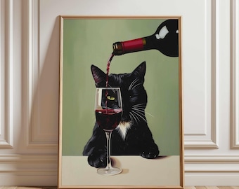 Pode incluir: Uma impressão de arte emoldurada apresentando um gato preto com uma mancha branca no peito sentado a uma mesa. Uma garrafa de vinho escura despeja vinho tinto em um copo transparente posicionado à frente do gato sobre um fundo verde-sálvia.
