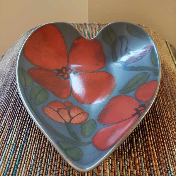 Pentik Studio Ceramic HEART SHAPED Bowl Designed by Anu Pentik / Vintage Finnish Art Pottery / Scandinavian Retro Made in Finland