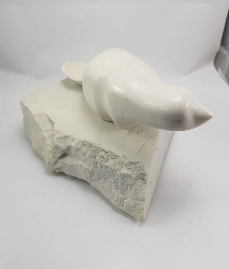 In good condition. Vintage Carved Beaver Marble hand crafted sculpture Hoselton Sculpture Made in Canada