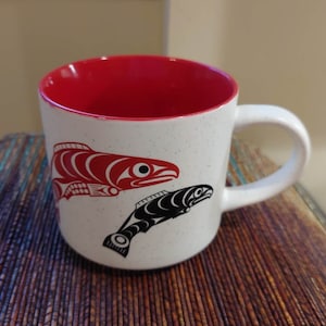 Grande tasse motif saumon indigène, Premières Nations du Canada