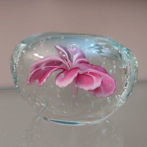 Vintage Pink Flower Controlled Bubble Paperweight