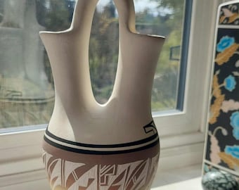 Vintage Indiaanse navajo handgesneden blauwe, roze en witte bruiloftvaas