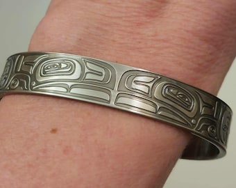 Pulsera grande firmada por THUNDERBIRD de las Primeras Naciones Nativas