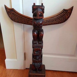28 Inch Vintage Hand Carved First Nations Native Totem THUNDERBIRD , Intricate Cedar Wood Design TOTEM - Vancouver Island