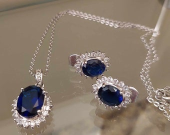 Collana e orecchini vintage AVON con ciondolo in zaffiro blu tono argento Demi Parure Strass blu Clip a goccia tono argento su orecchini