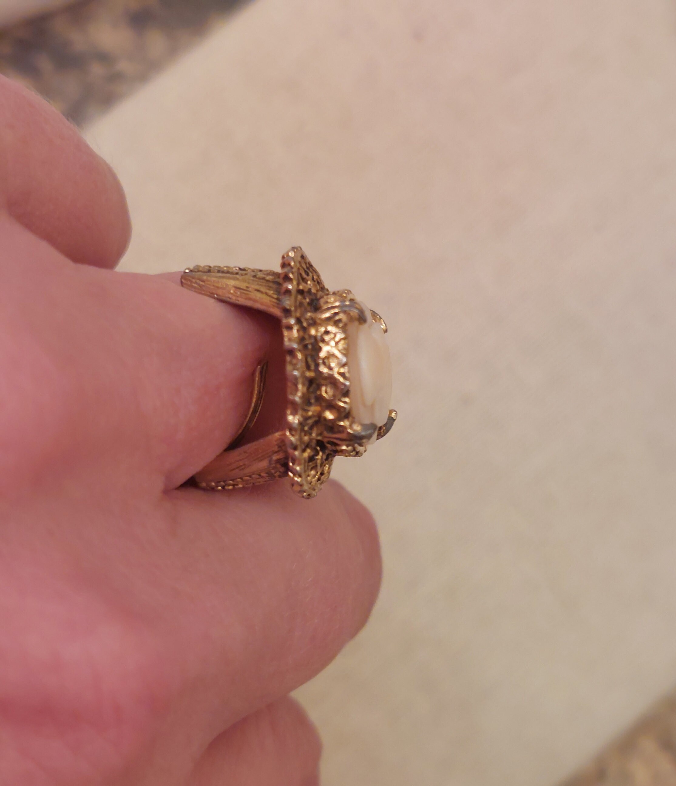 Bague Camée Coquillage Véritable Sur Monture Laiton - Taille Ajustable Neuf Sans Emballage