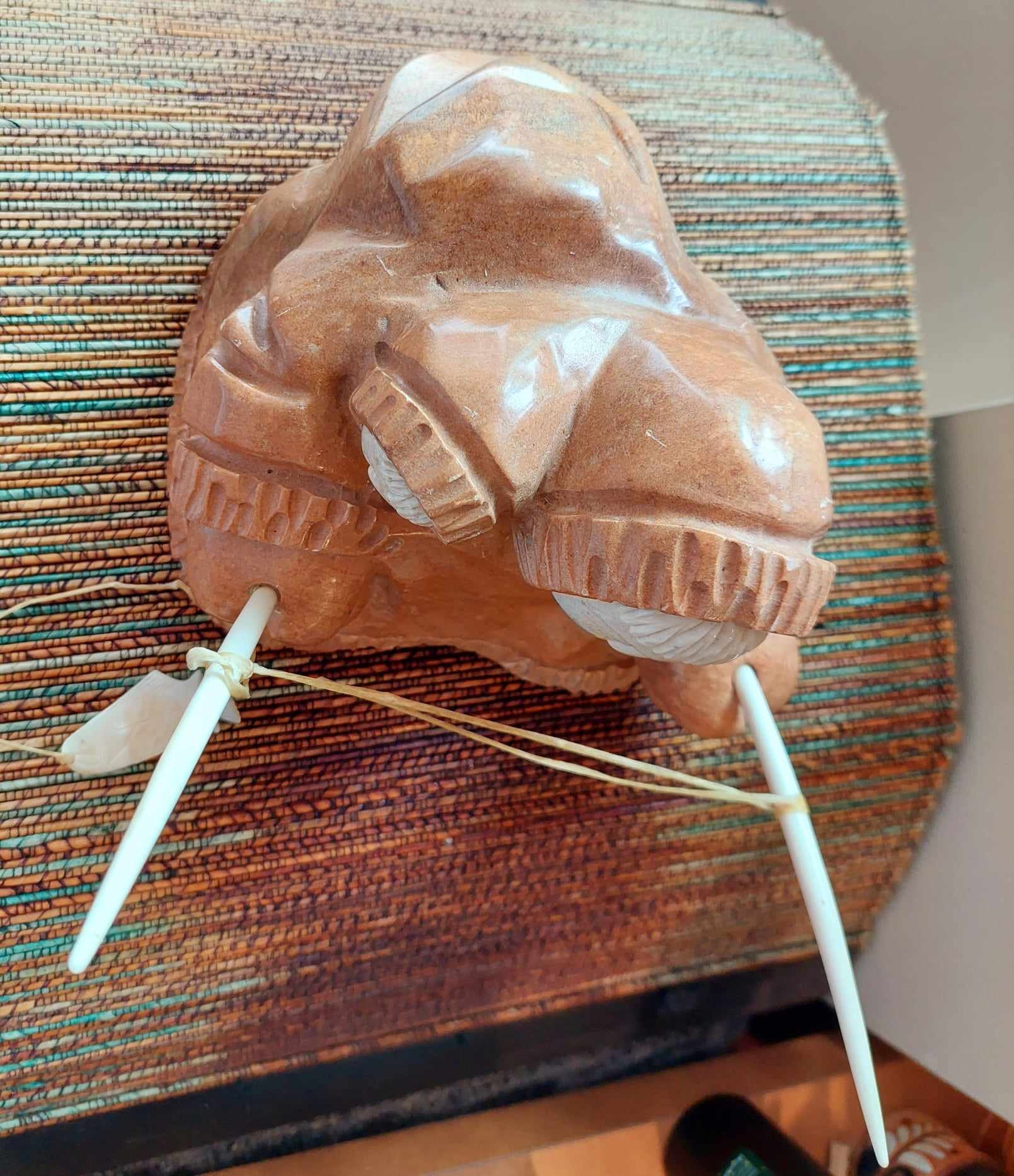 大型イヌイットのヴィンテージソープストーン彫刻、漁師と子供 - Etsy 日本