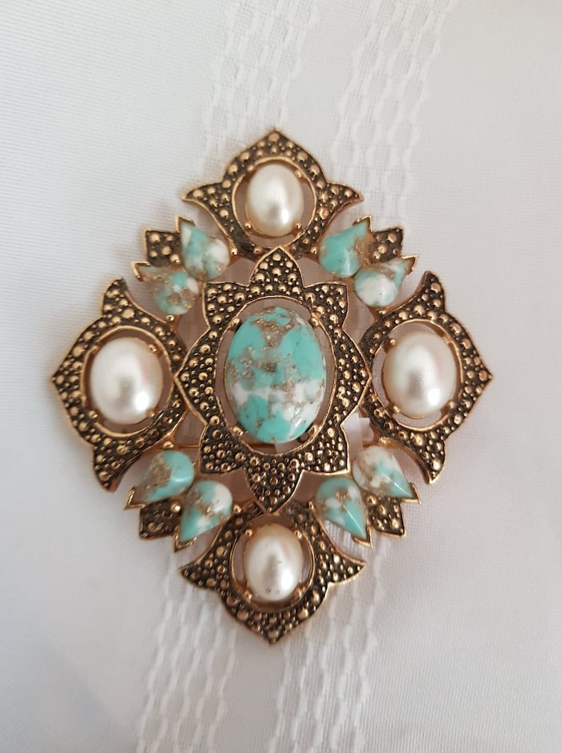 Large Vintage Sarah Coventry Canada Special Robin Egg Coloured Stone Brooch