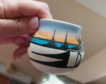 Pequeña pieza de cerámica vintage tallada a mano por los Navajo - Decoración del suroeste, firmada.