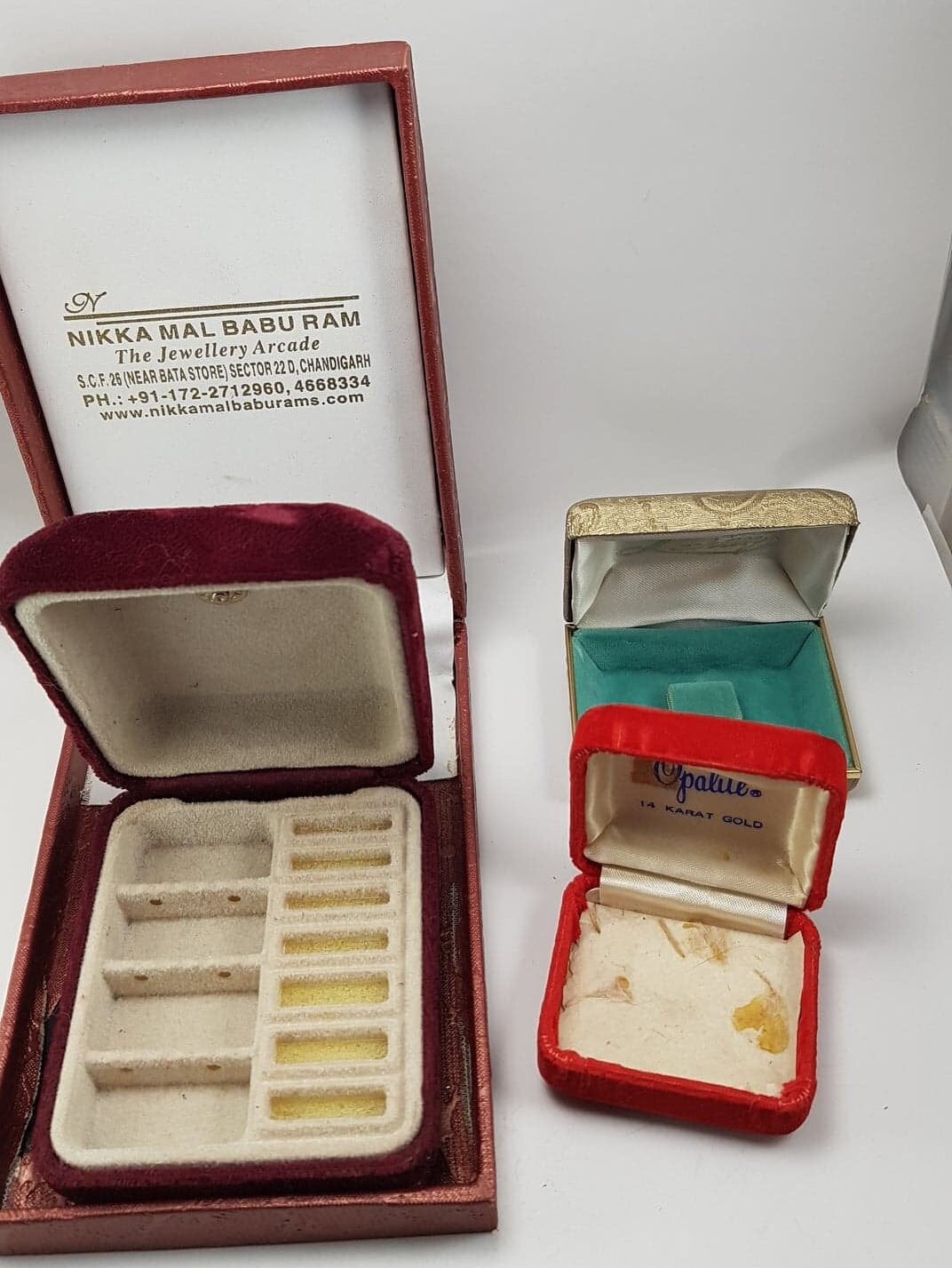 Très jolie ancienne boites à bijoux porcelaine avec des violettes