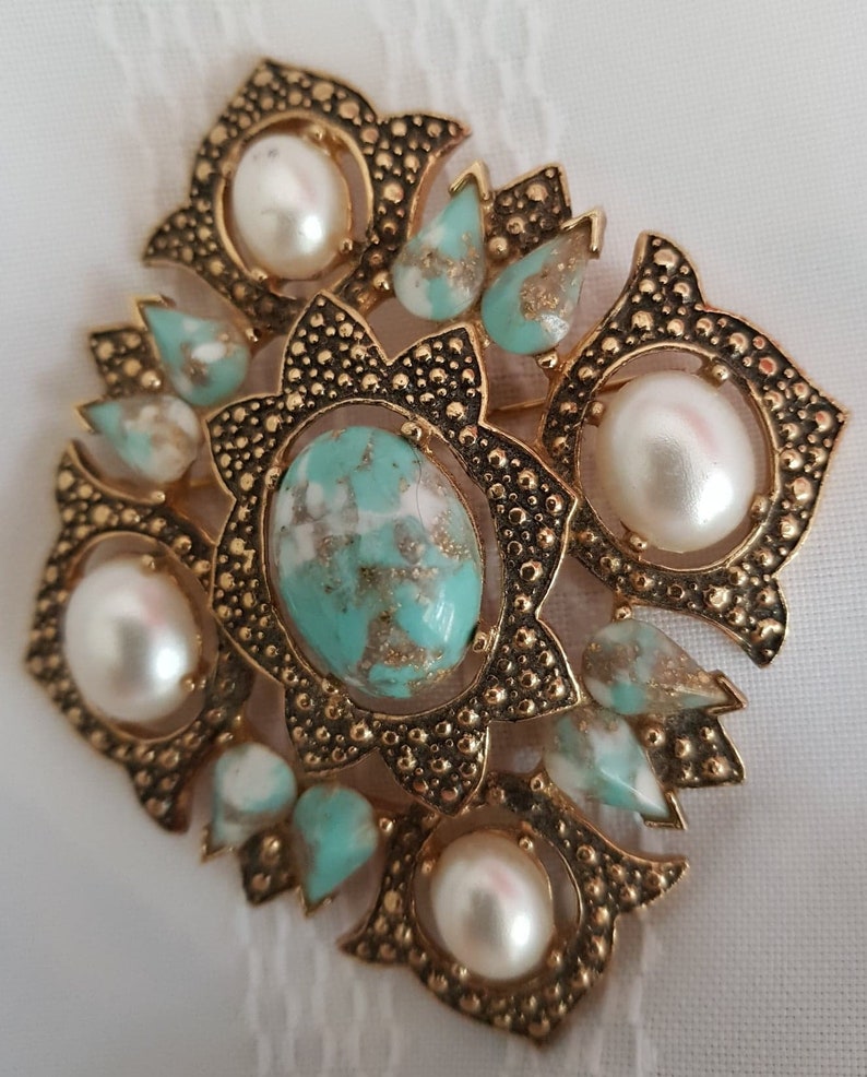 Large Vintage Sarah Coventry Canada Special Robin Egg Coloured Stone Brooch