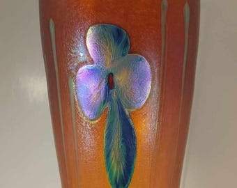 Vase En Art Verre Irisé Robert Held – Coquelicots De Californie – 10-3/8 Pouces