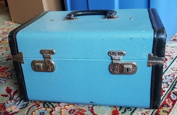 Robin Egg Blue Train Case, 1950's, Mirror,Hard She