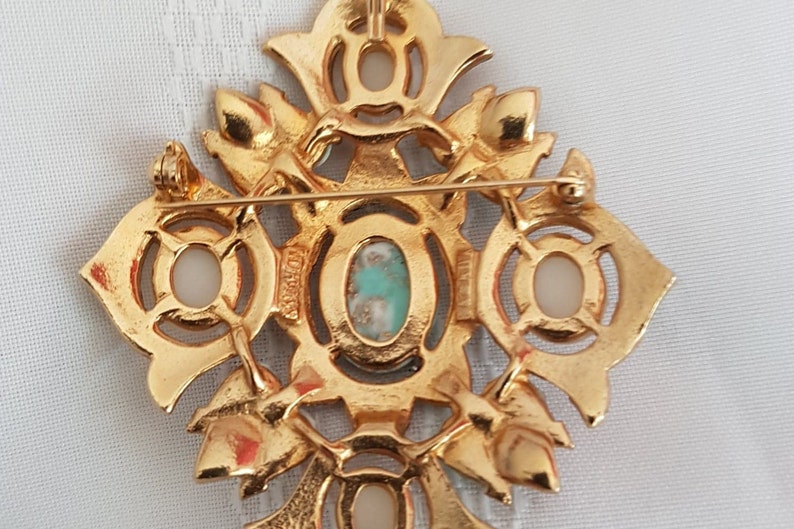 Large Vintage Sarah Coventry Canada Special Robin Egg Coloured Stone Brooch