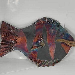 Raku Handgemachter Ton Fisch Wandbehang, Künstler signiert, 11,5 Zoll
