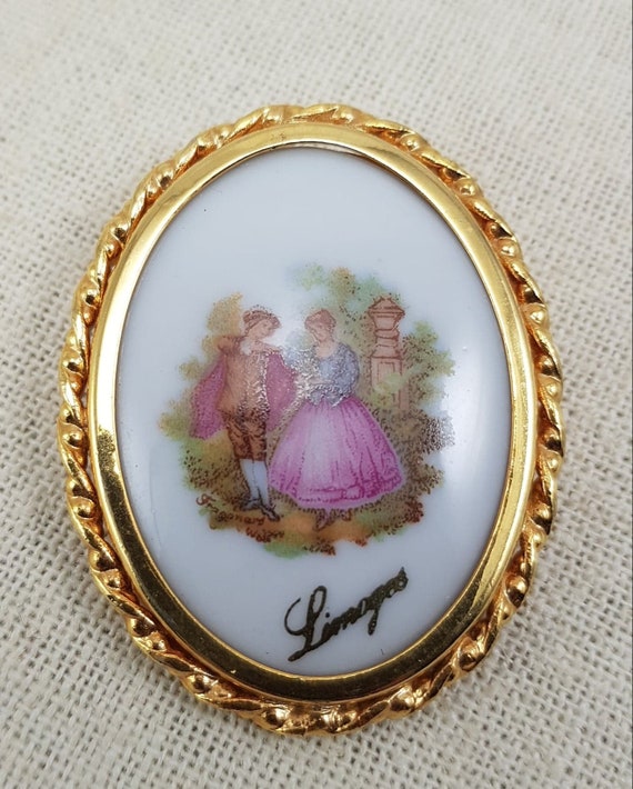 Broche Vintage Limoges – Scène Romantique Peinte à La Main – Porcelaine De Limoges France