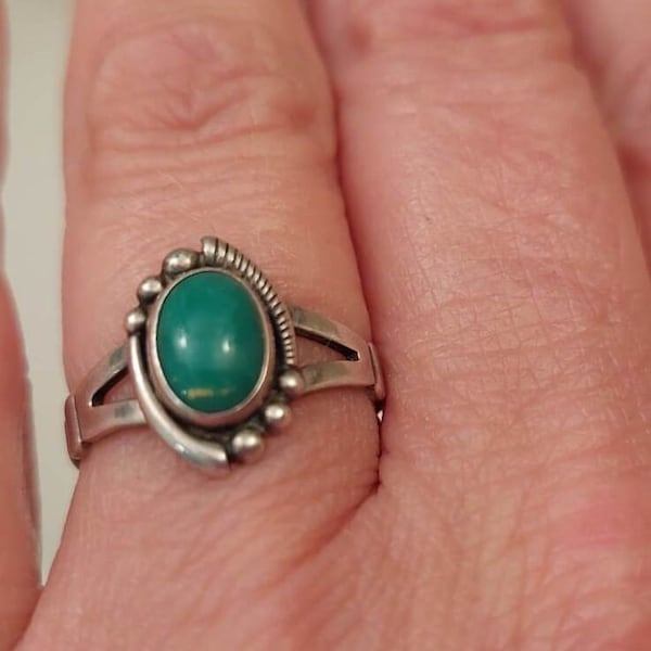 Southwest Navajo Vintage Turquoise Sterling Silver Ring- Size 7