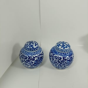 ONE SMALL White and Blue Ginger Jar Oriental Porcelain, Chinese