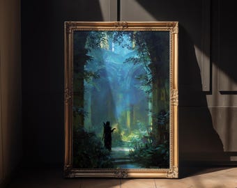Può includere: Un dipinto incorniciato che raffigura una figura oscura in piedi in una foresta lussureggiante e invasa dalla vegetazione. La foresta è immersa in una luce blu tenue, creando un'atmosfera mistica. Il dipinto è incorniciato in una cornice dorata.
