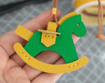 Dije de cuero para bolso de caballo hecho a mano, accesorio de cuero personalizado
