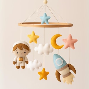 Handgemachtes Astronaut Mobile: Filz Weltall Kinderzimmer Deko, Krippe Mobile