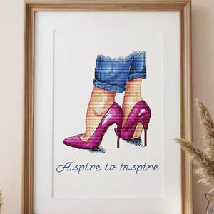 Lila klackar korsstygnsmönster: Motiverande kvinnors design (PDF-mönster)