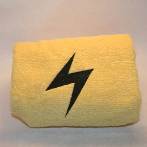 Toalla inspirada en el juego de cartas coleccionables de Pokémon: energía eléctrica