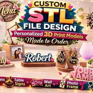 Op de afbeelding: Een assortiment gepersonaliseerde 3D-printmodellen, waaronder naamborden, fotolijsten en sleutelhangers. De afbeelding toont de tekst "CUSTOM STL FILE DESIGN" en "Personalized 3D Print Models Made to Order."