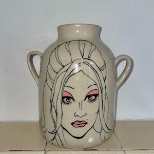 Coole Retro Keramik Vase, 60-er Jahre Stil, handgemachte Keramikvase, illustrierte Keramik, Wohndekor, einzigartiges Geschenk, bildende Keramik, handgemachtes Geschenk